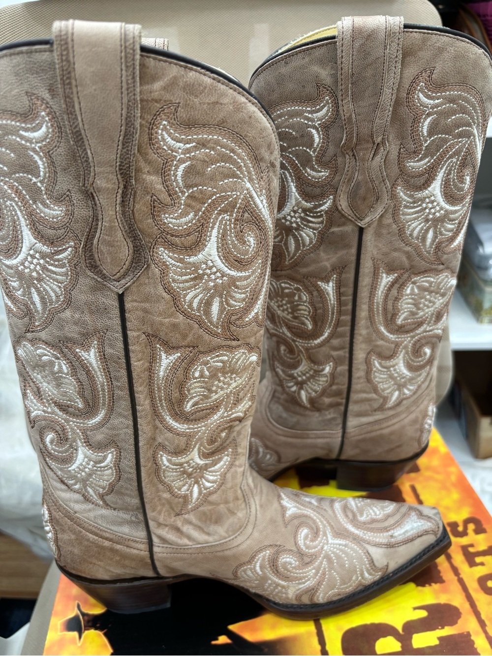 Corral Women's Bone Embroidered Floral Heeled Cowboy Boots